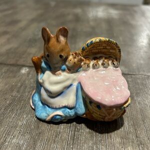 Beatrix Potters “Hunca Munca” F.Warne & Co.Ltd. 1951 Beswick England
